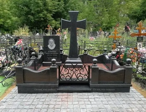 Армянский мемориальный комплекс в строгом стиле
